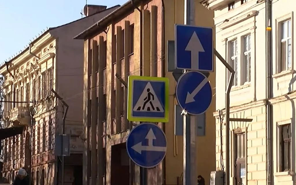 Штраф €135 за «білий ромб» і €150 за в’їзд: що треба знати водіям у Європі