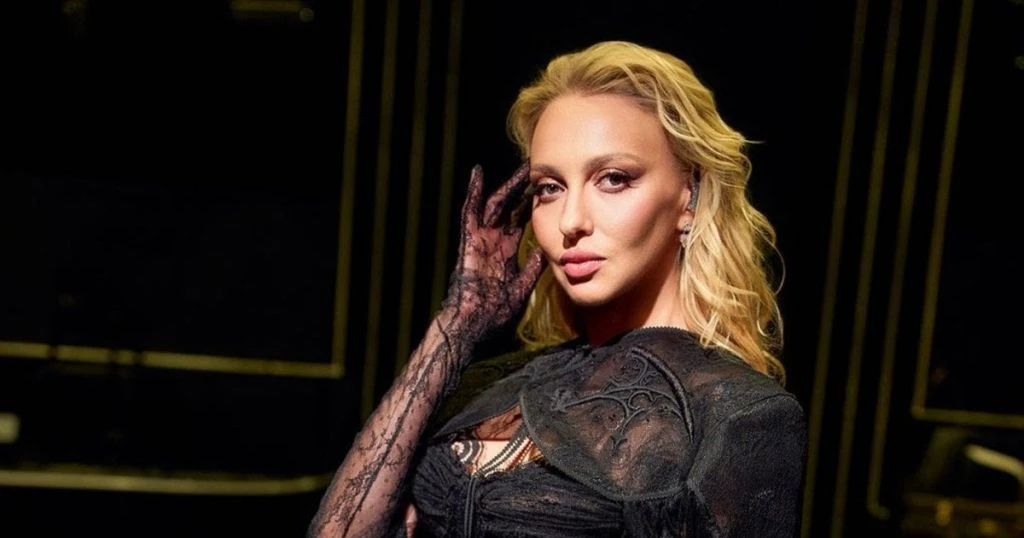 Оля Полякова показала 15-річну доньку Алісу: нові фото дівчина мамі публікувати заборонила